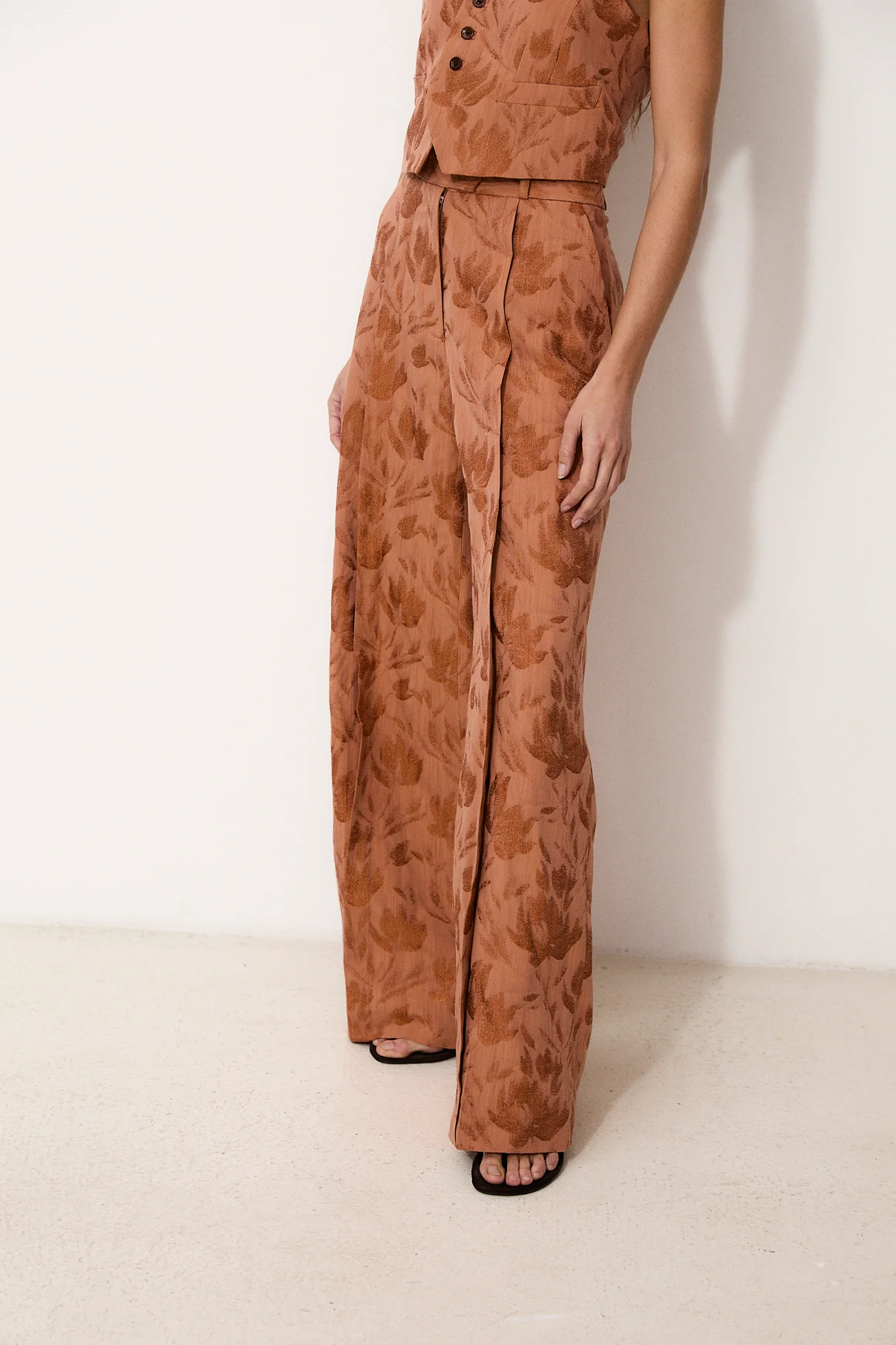 AMBER | Terracotta vest - Image 4