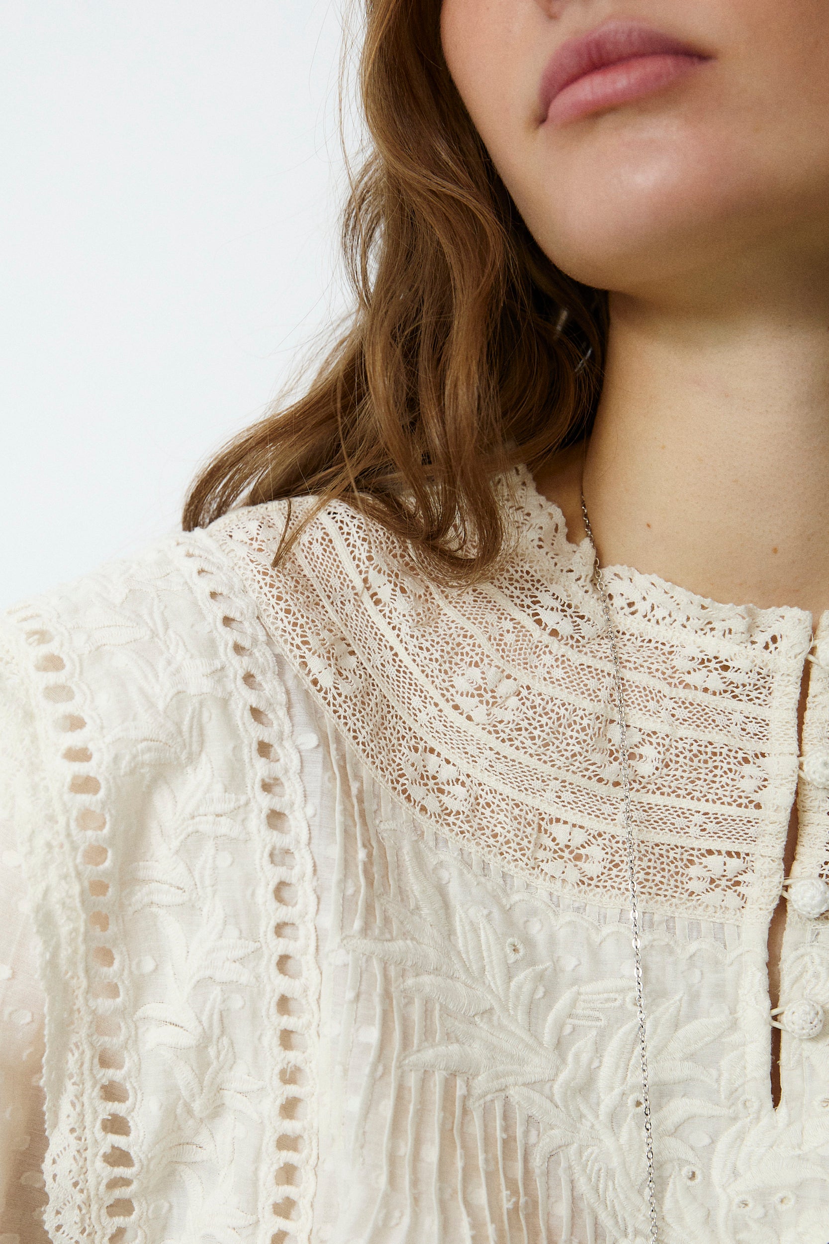 BRASTINA | White Embroidered Lace Blouse - Image 5