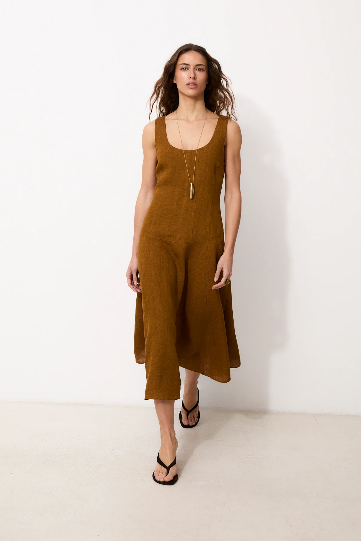 CAVERNI | Camel Dress in 100% Italian Linen - Image 2