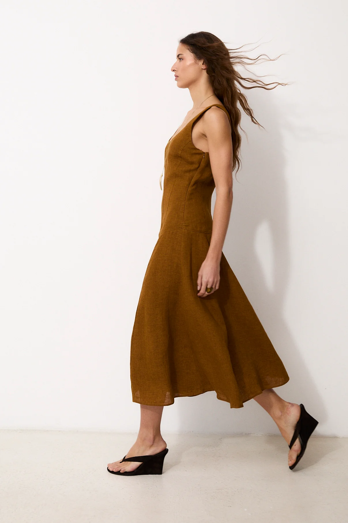 CAVERNI | Camel Dress in 100% Italian Linen - Image 4