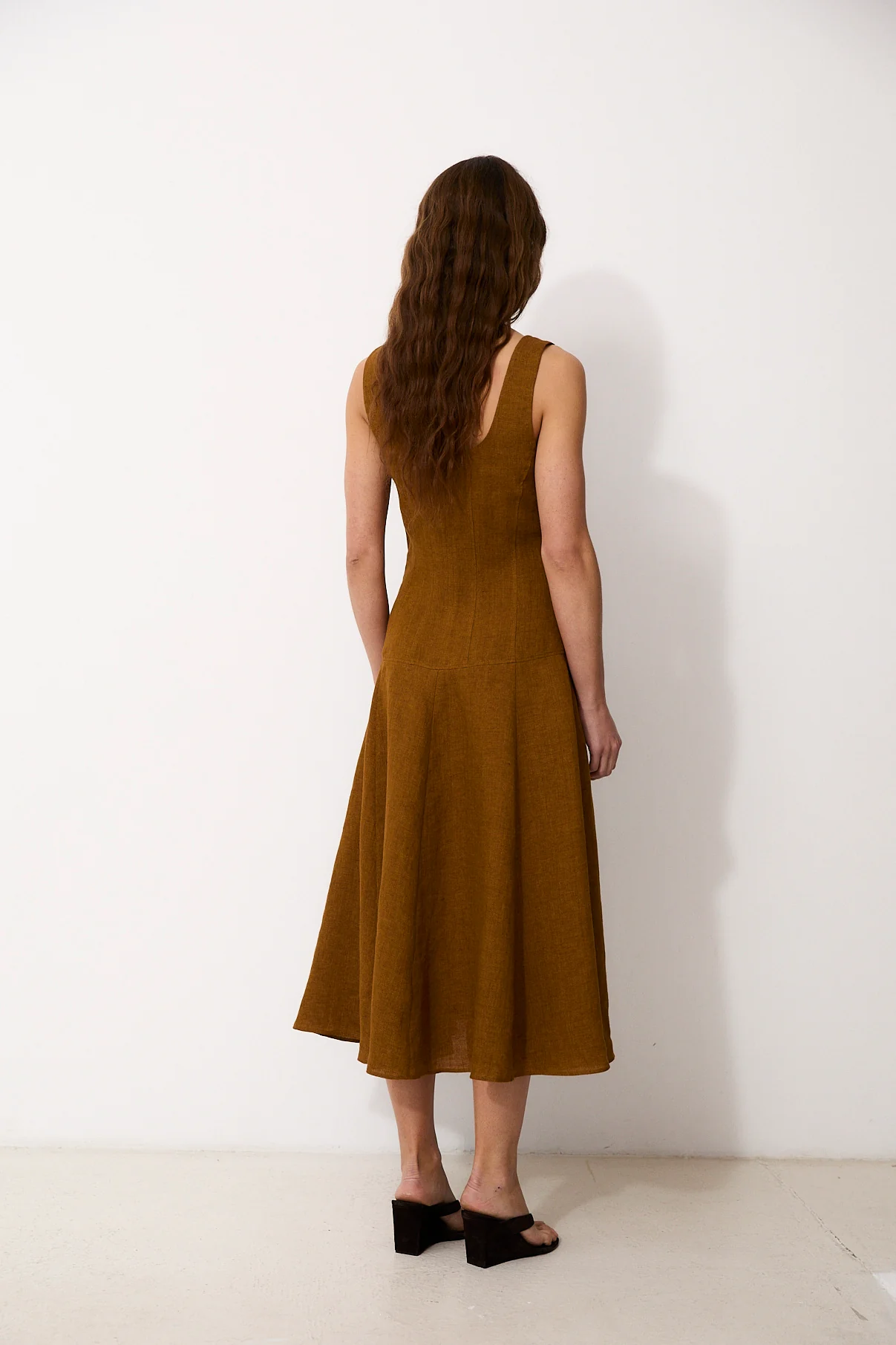 CAVERNI | Camel Dress in 100% Italian Linen - Image 5
