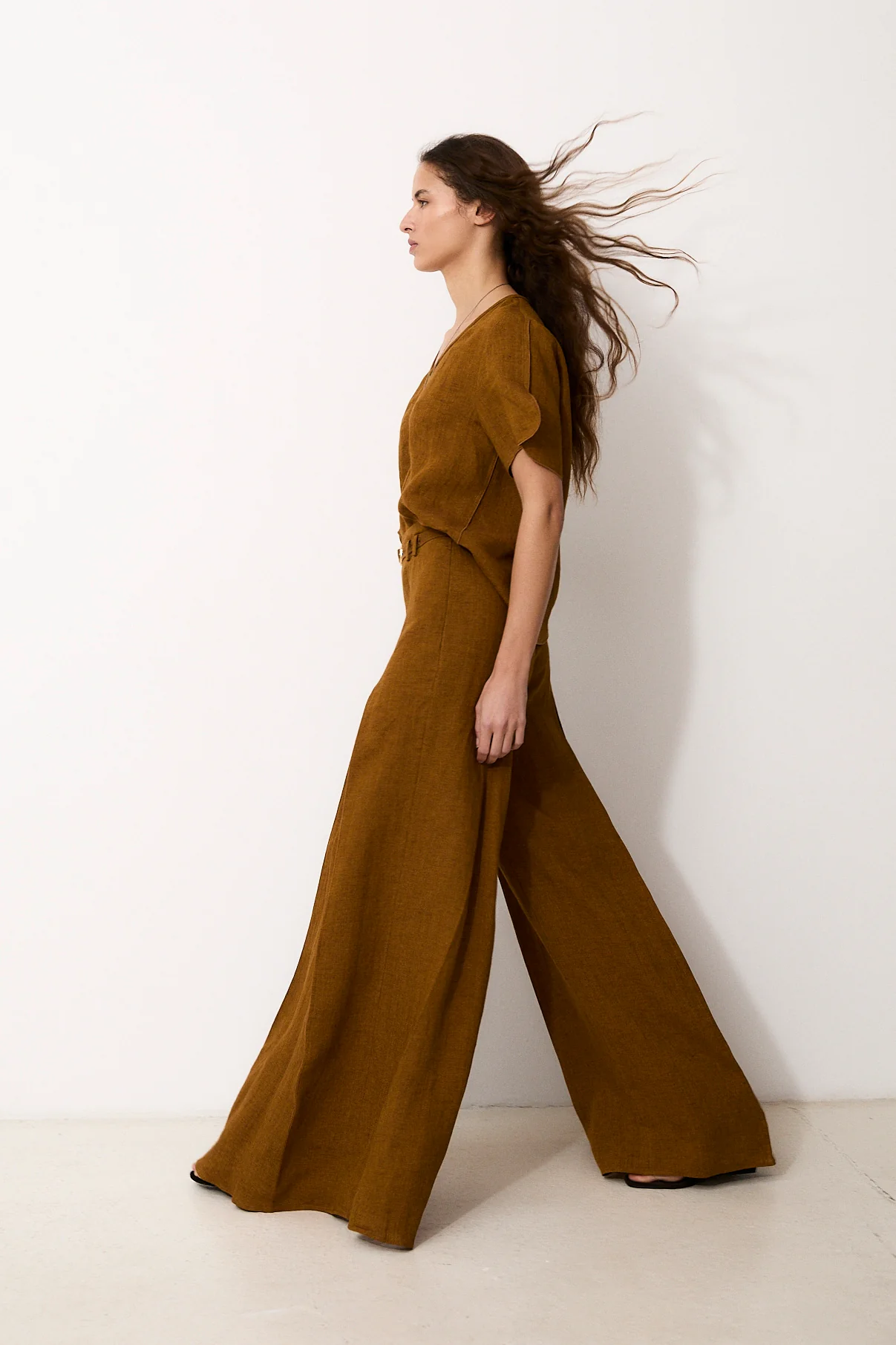 CAVERNI | 100% linen camel trousers - Image 2