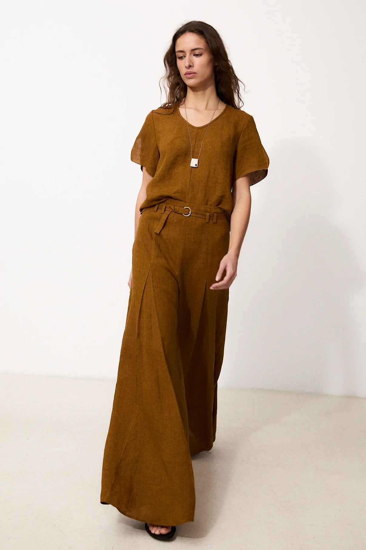 CAVERNI | 100% linen camel trousers - Image 3