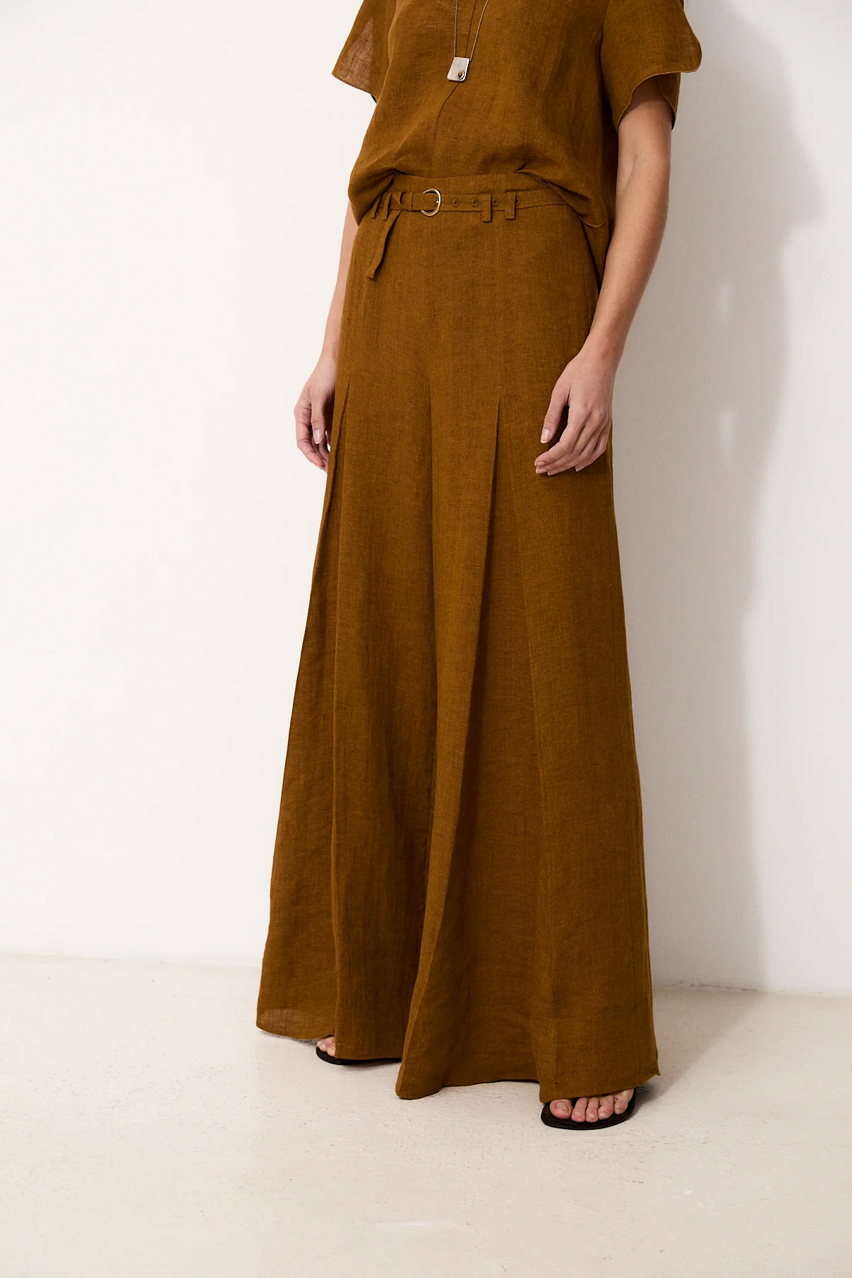 CAVERNI | 100% linen camel trousers - Image 4