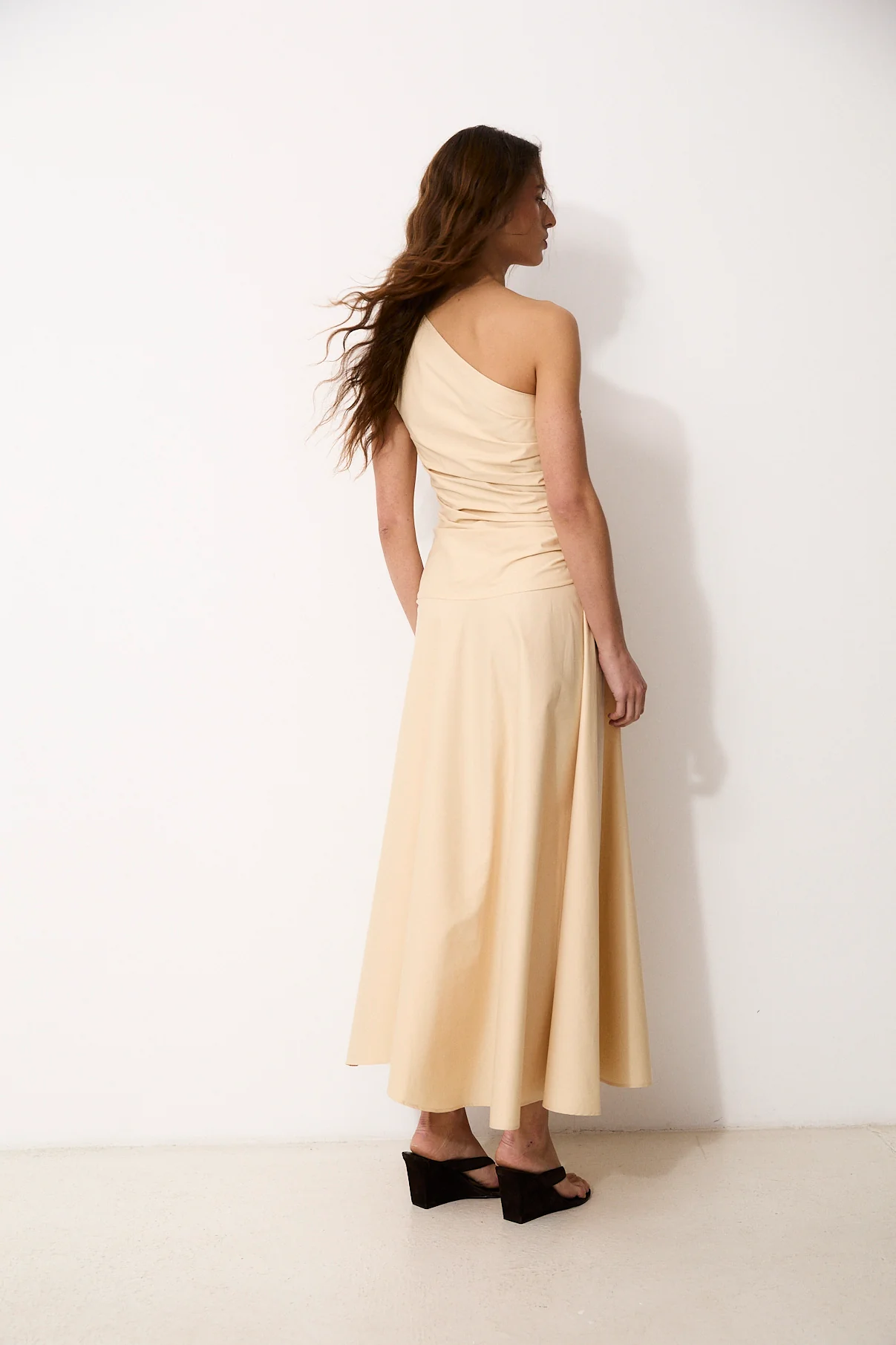 CELIA | One-Shoulder Ecru Cotton Midi Dress - Image 5
