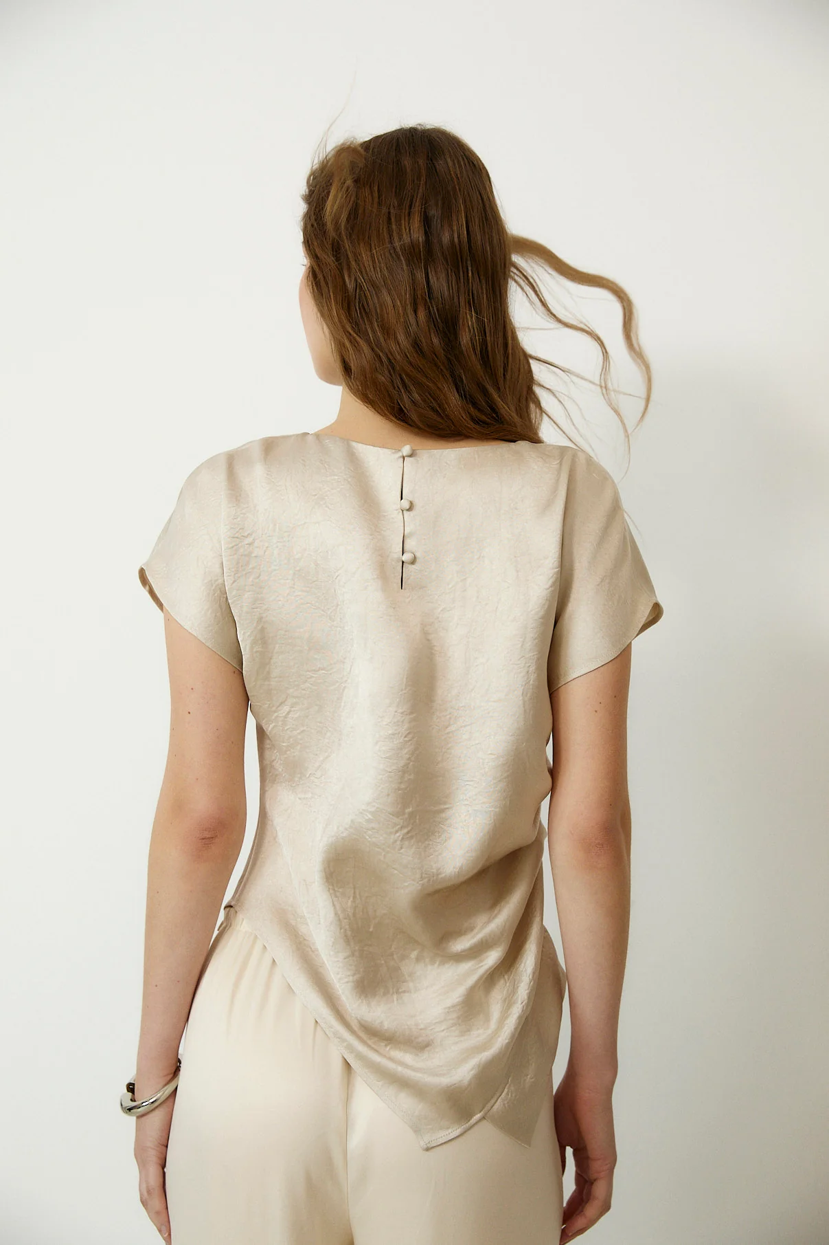 CORTAZAR | Ecru Asymmetric Hem Top - Image 4