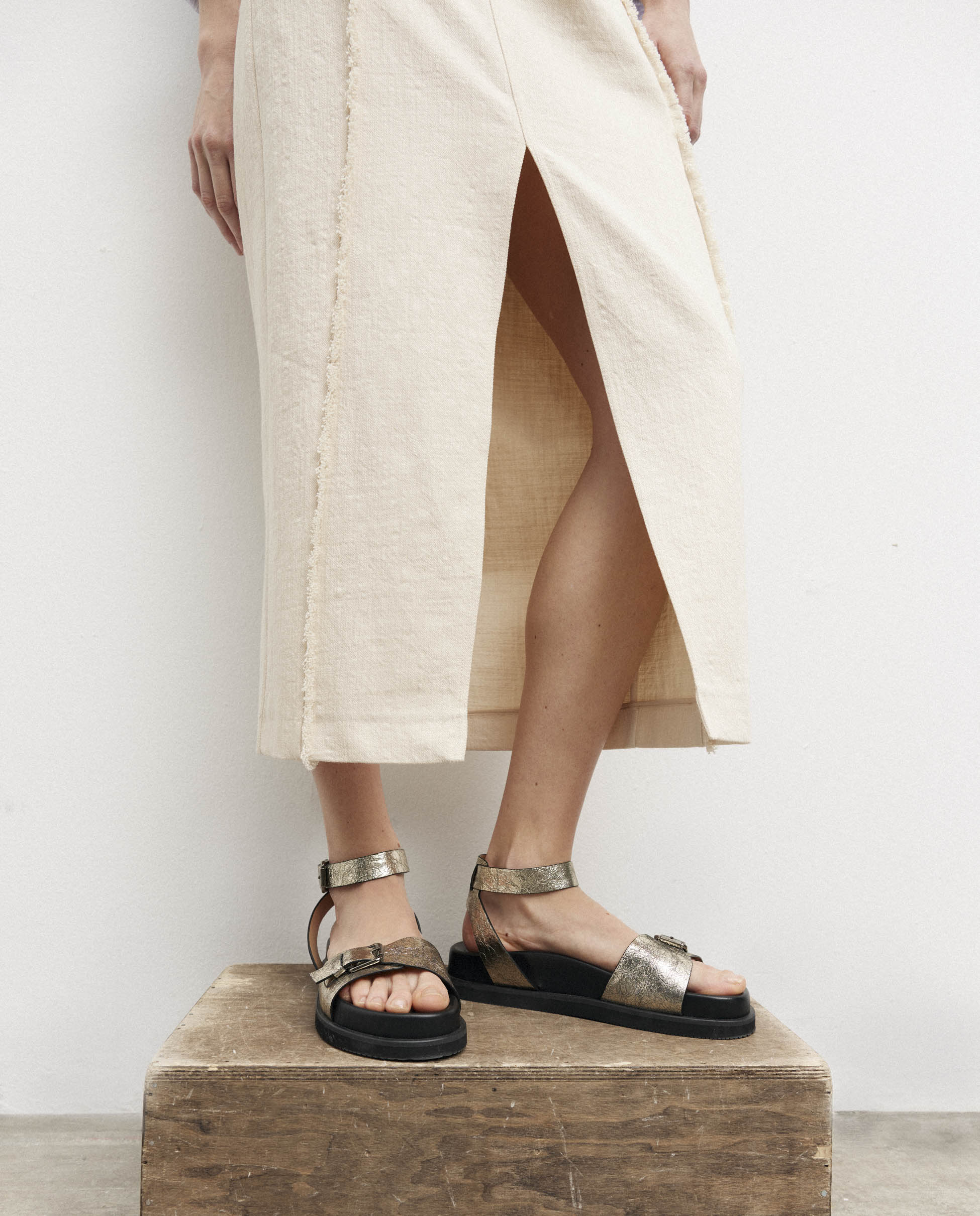 KIMA | Silver leather fussbett - Image 3