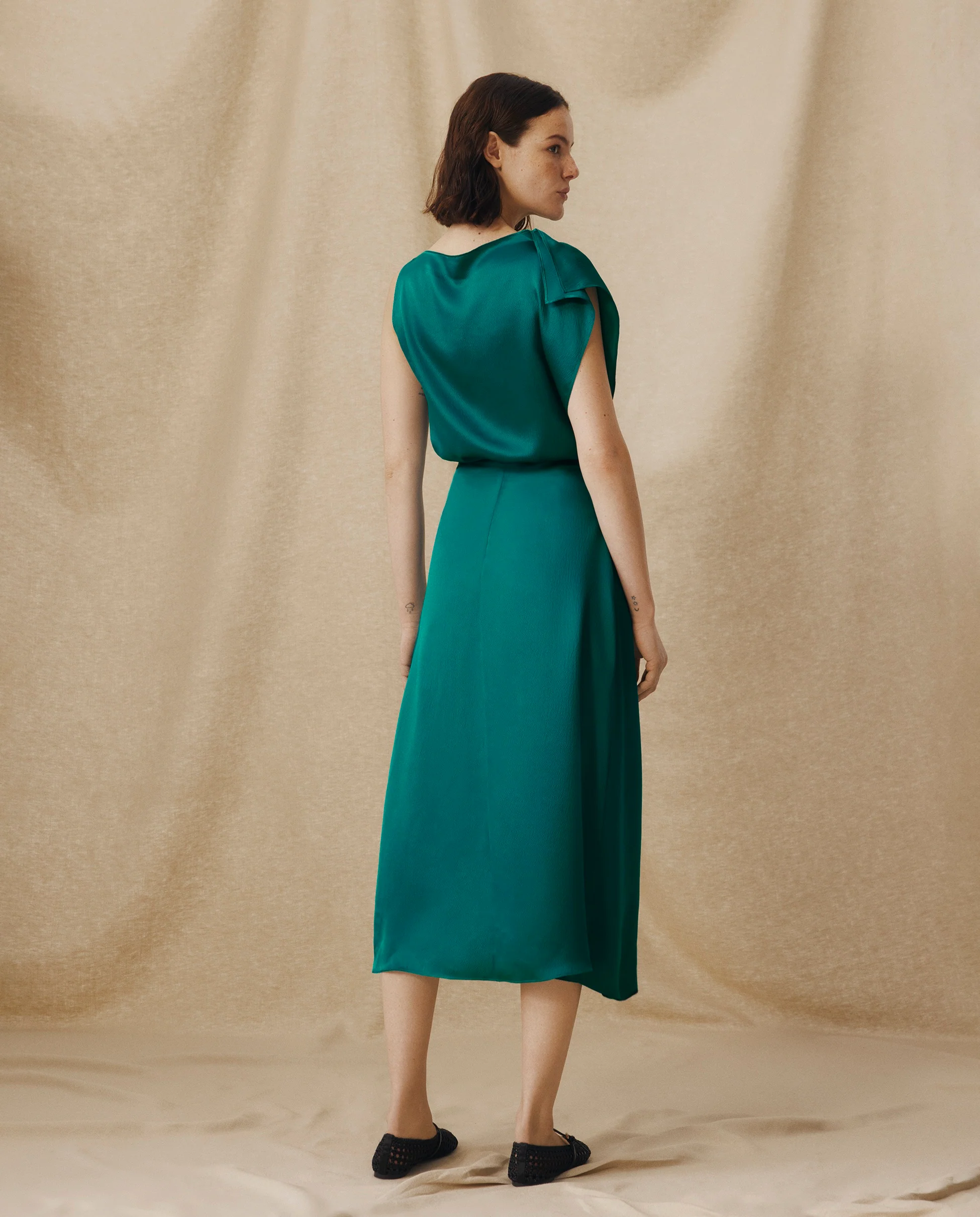 LETIZIA | Emerald Green Asymmetric Silk Skirt - Image 2